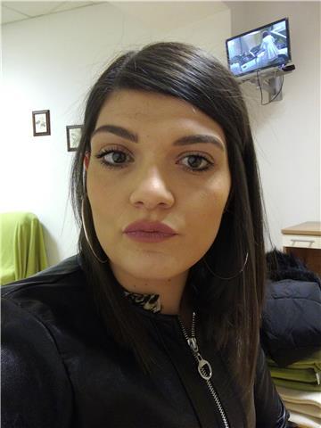 Laureata in Scienze politiche e relazioni internazionali. Laureanda in Scienze dell'educazione