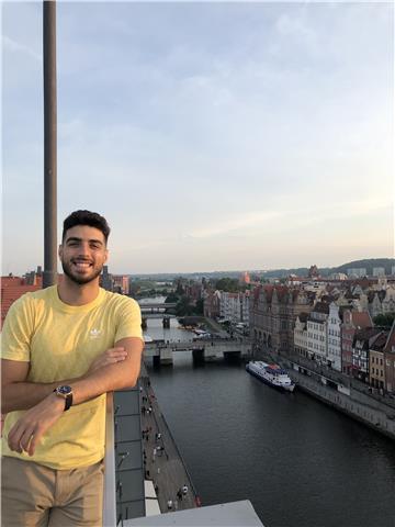 Estudiante recién graduado en derecho se ofrece a dar clases de repaso nivel eso/bachiller