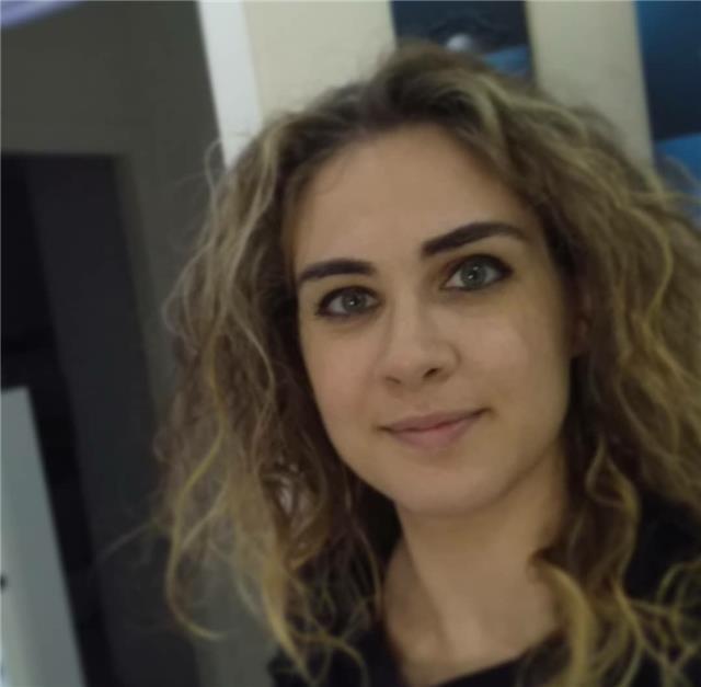 Laureata in Architettura delle Costruzioni offre lezioni on-line di matematica e disegno tecnico per scuole medie e superiori