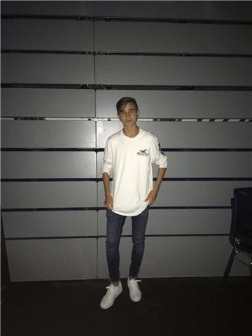 Mi nombre es diego, soy estudiante de 1 de bachillerato y ofrezco clases de refuerzo de matemáticas y física para alumnos de eso y primaria