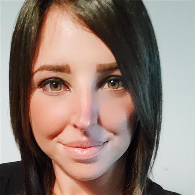 Ragazza laureata in lingue offre lezioni di inglese e francese per ragazzi e adulti anche online