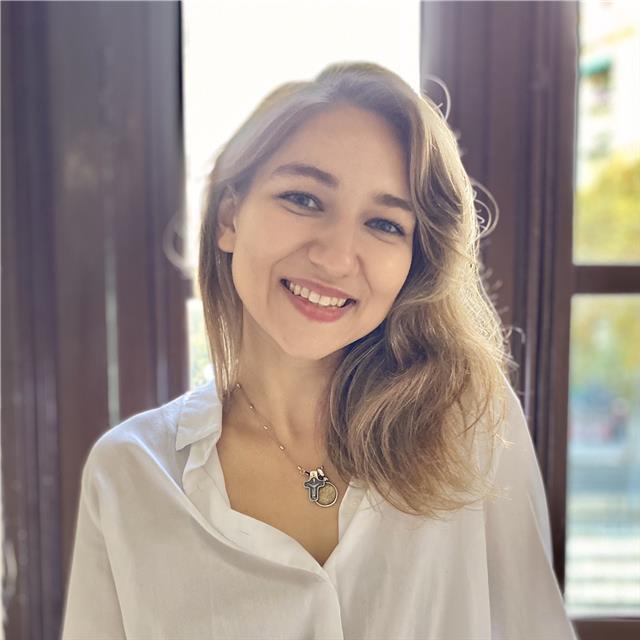 Profesora de inglés bilingüe con experiencia (solo online)
