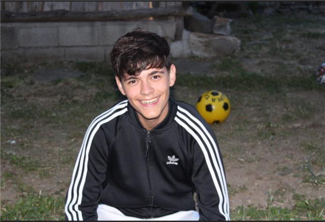 Sono un bravo ragazzo di bella presenza che fa il liceo scientifico respighi e ha la maturità l’anno prossimo, che è sempre stato promosso e ha le basi per poter spiegare, posso essere d’aiuto per chi fa fatica