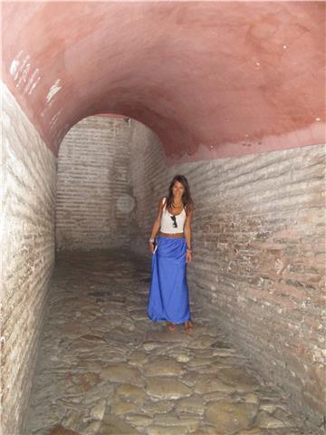 Soy profesora de piano titulada en el conservatorio de a coruña y me ofrezco para impartir clases a domicilio tanto de piano como de lenguaje musical