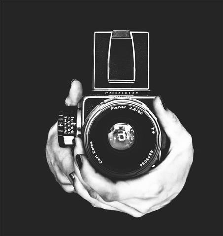 Fotografa professionista offre lezioni online di fotografia e postproduzione a giovani ed adulti