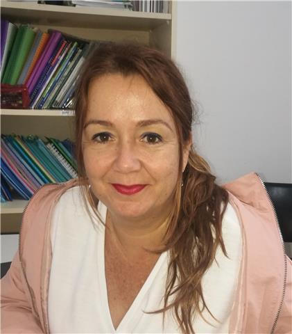 Traductora e intérprete de inglés y profesora de secundaria imparte clases particulares a grupos reducidos