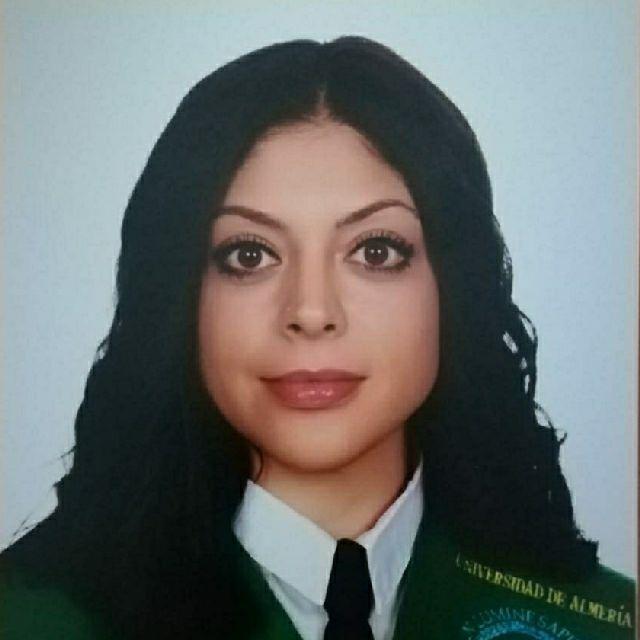 Maestra de educación primaria y especialidad de francés formada en Francia también
