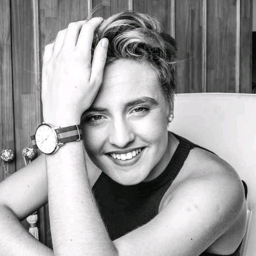 Doy clases particulares de cualquier asignatura en primaria y secundaria. me gusta mucho la enseñanza y me tomo mi trabajo muy enserio