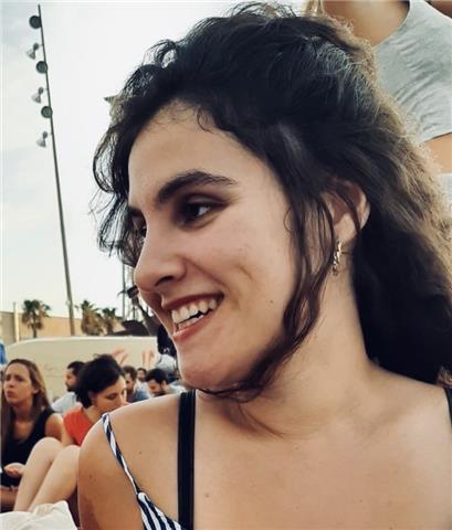 profesora de inglés se ofrece para impartir clases online