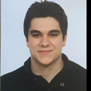 Estudiante de quinto de medicina imparte clases de física y química nivel eso