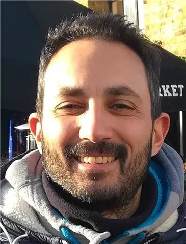 15 anni di esperienza lavorativa e nell'insegnamento