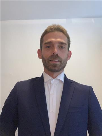 Soy maestro en educación primaria, a parte, tengo mucha experiencia en la eso en la totalidad de sus materias