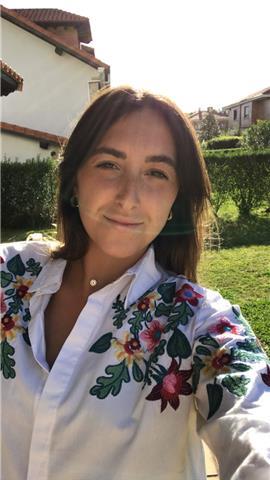 Profesora de todo lo relacionado con ciencias sanitarias, desde química a matemáticas o física. imparte las clases online desde madrid