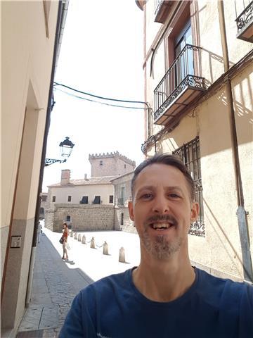Highly experienced, CELTA-qualified, Native (from London) English Teacher gives online classes