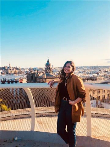 Profesor/a de apoyo escolar para los niños/as de primaria. además, de la enseñanza del español a extranjeros