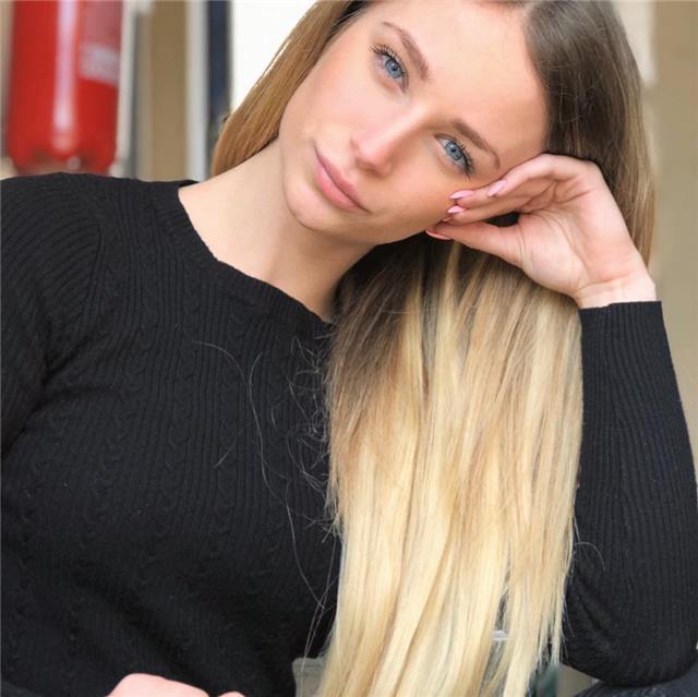 Sono una ragazza di 19 anni, diplomata in un liceo delle scienze umane, sono disponibile a dare ripetizioni e seguire lo studente nello studio, aiutandolo se necessario con delle mappe concettuali!