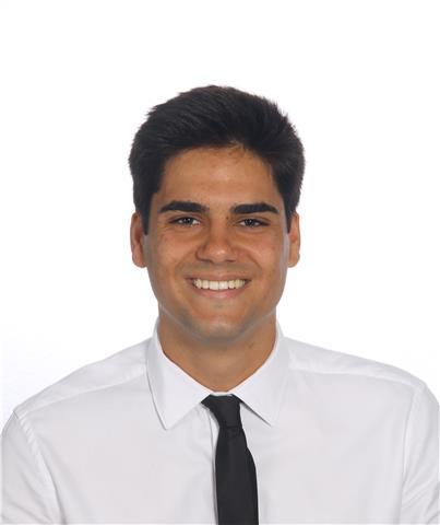 Piloto comercial y estudiante de gestion aeronautica en la upm, da clases de refuerzo y apoyo a los alumnos de primaria y la eso de cualquier asignatura