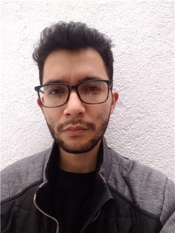 Profesor de inglés intermedio da clases sobre inglés básico para conversaciones fluidas