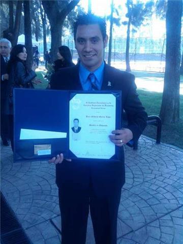 Maestro de educación primaria con 18 años de experiencia, actualizado y con excelente trato