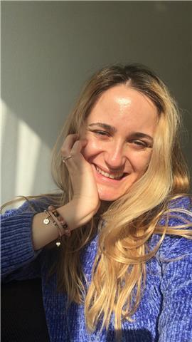 Insegnante di italiano, spagnolo, inglese ed albanese offre lezioni di lingua, letteratura, grammatica delle lingue sopracitate