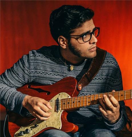 Músico guitarrista con 11 años de experiencia da clases de guitarra en valencia