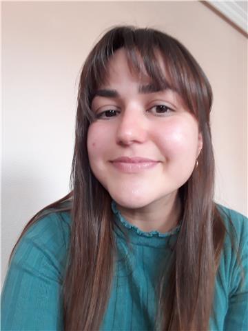 Profesora de inglés amable y paciente que imparte clases de inglés para alcanzar el nivel First. Todas las edades