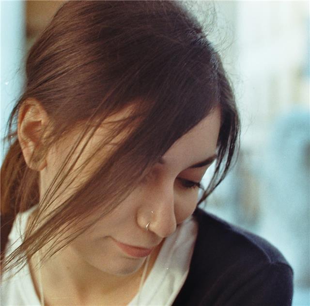 Laureata in lettere moderne con tesi sperimentale in filologia latina e traduzione per la scena