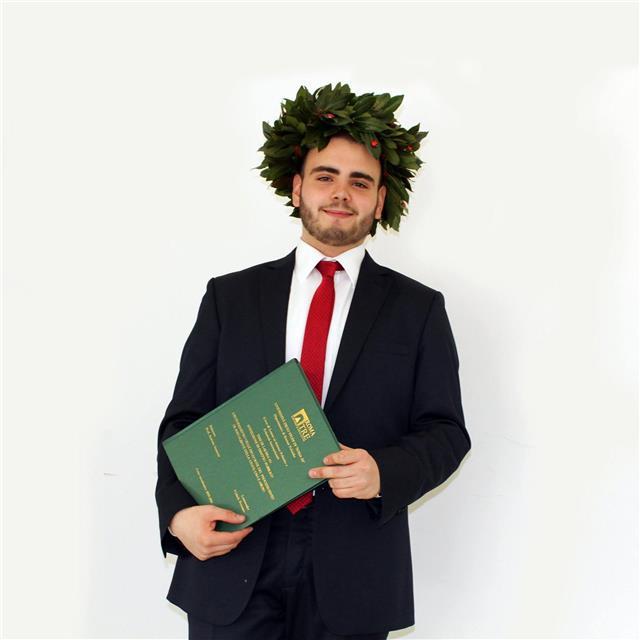 Laureato in Scienze Politiche