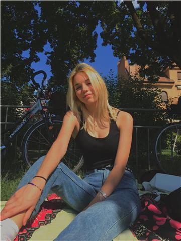 Sono una ragazza di 17 anni e mi offro volontaria per qualsiasi tipo di lezione