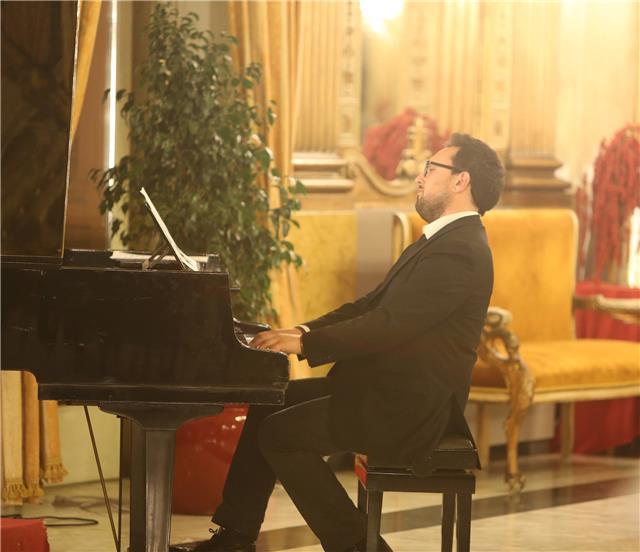 Insegnante di Musica e Pianoforte classico e moderno