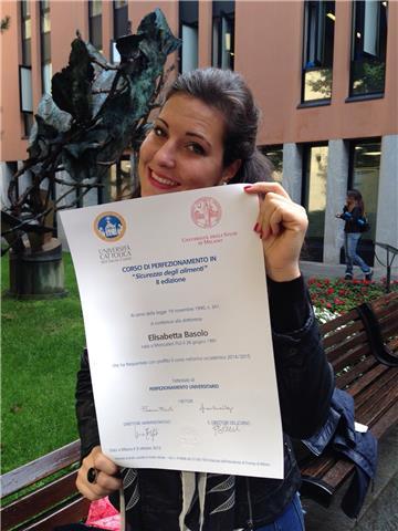 Ragazza laureata offre ripetizioni a domicilio per ragazzi delle scuole medie inferiori e scuole superiori