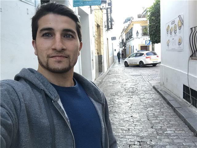 Tengo 24 años y soy profesor de inglés