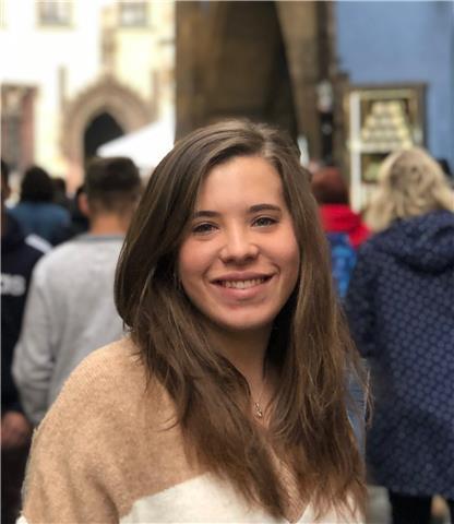 Graduada de educación da clases de apoyo escolar a niveles de infantil y primaria en el puerto de santa maría