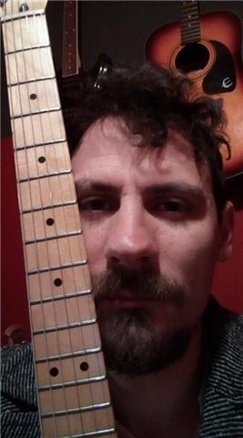 Impartisco lezioni di chitarra,classica,acustica,elettrica.
Ho studiato in più scuole di musica e attualmente studio in Accademia a Roma.
Ho anni di serate musicali alle spalle,spettacoli teatrali,concerti e impartisco lezioni già da anni. Professionalità