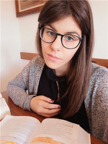 Studentessa di giurisprudenza offre ripetizioni livello scuole medie