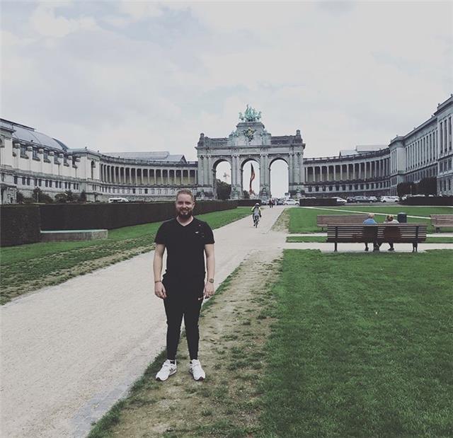 Hola! me ofrezco a dar clases particulares a primaria y eso prácticamente de todo tipo de materias excepto inglés. precio económico