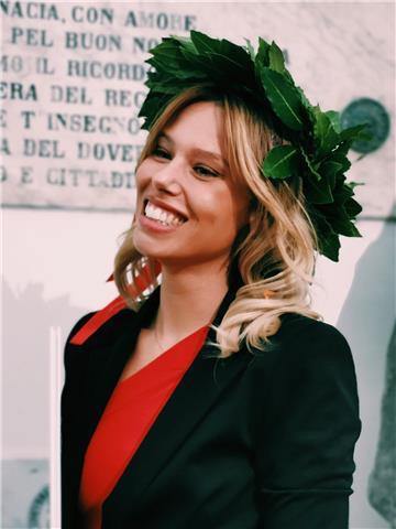 Giovane studentessa neolaureata offre ripetizioni di italiano e matematica