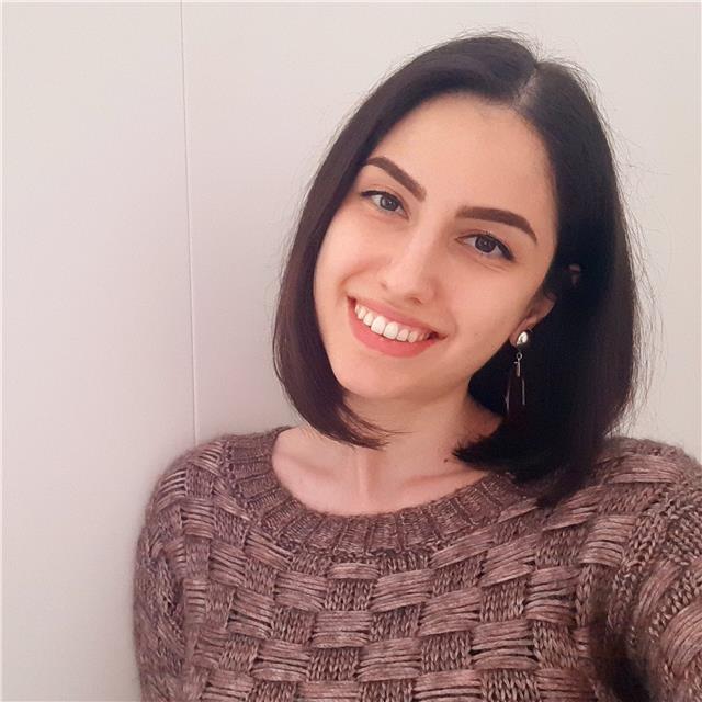 Laureata magistrale in Fisica Teorica offre lezioni online di Fisica e Matematica