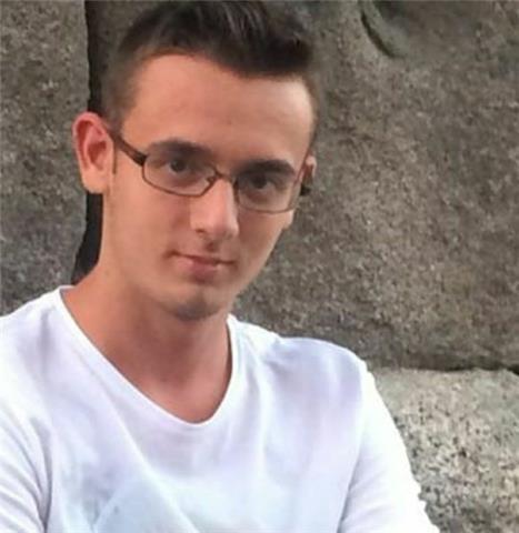 Me llamo aleix, soy un estudiante de 2n de bachillerato y desde siempre me ha gustado dar clases a otras personas