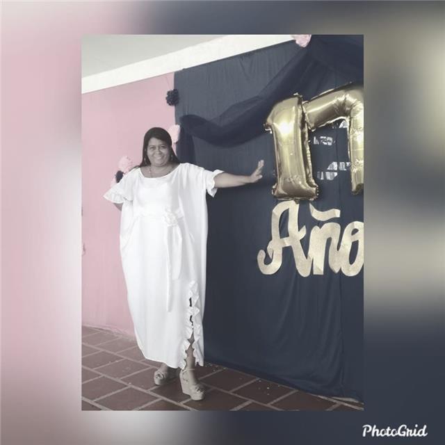Profesora de básica primaria, imparte clases de matemáticas básicas