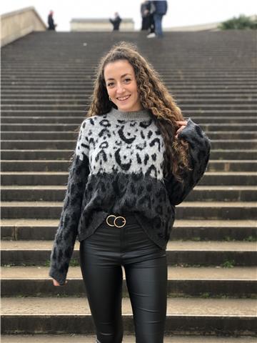 Me llamo clara, tengo 20 años y estudio un doble grado de derecho + administración y dirección de empresas (ade) en la universidad de valencia. hice bachiller científico, por lo que me ofrezco para dar clases tanto de letras como de ciencias. gracias!