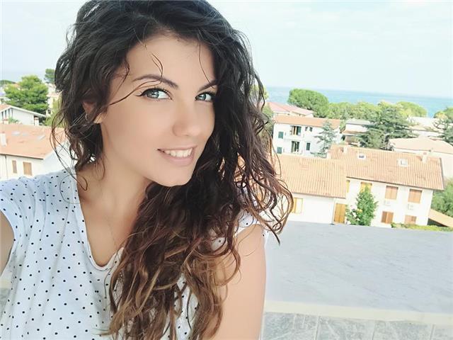 Laureanda in Mediazione linguistica e comunicazione interculturale propone lezioni in lingua inglese, tedesca e francese