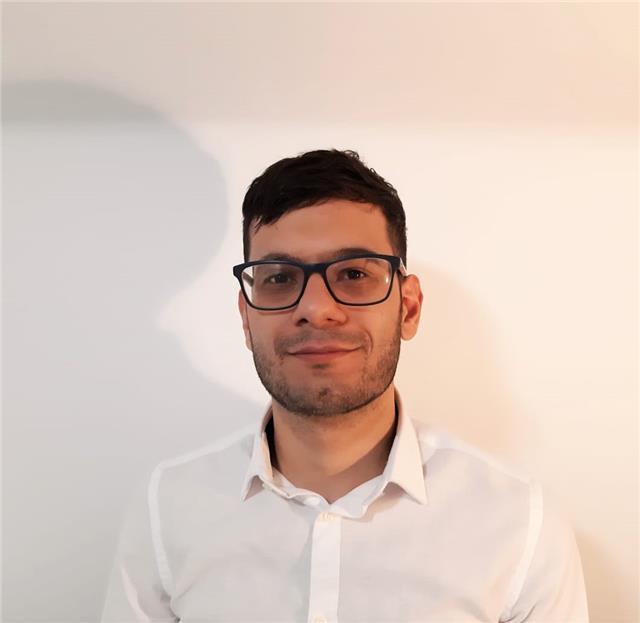 Insegnante di latino con esperienza pluriennale