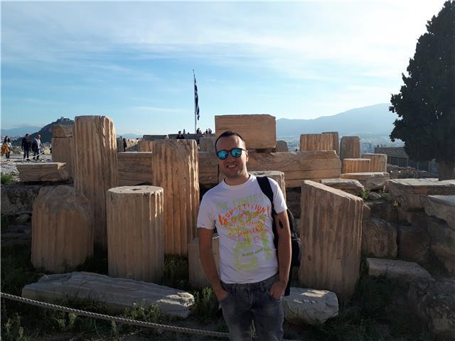 Laureato in lingue impartisce lezioni private