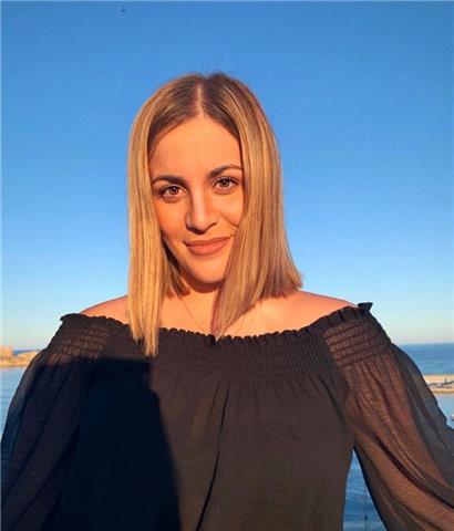 Soy graduada en educacion primeros y doy clases particulares en todos los cursos de educación bién soy especialista en audición y lenguaje