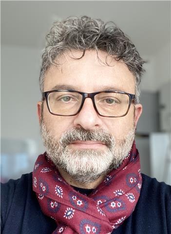 Insegnante esperienza ventennale impartisce lezioni di c , Office, MySQL e altro a richiesta. Sono anche laureato in chitarra classica ma ho suonato ed insegnato anche chitarra rock e pop