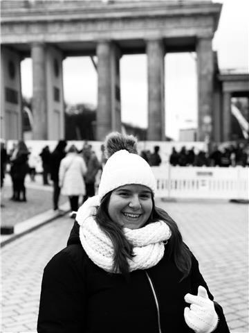 Professora de inglés para niños en edad escolar con el certificado B2 de Cambridge