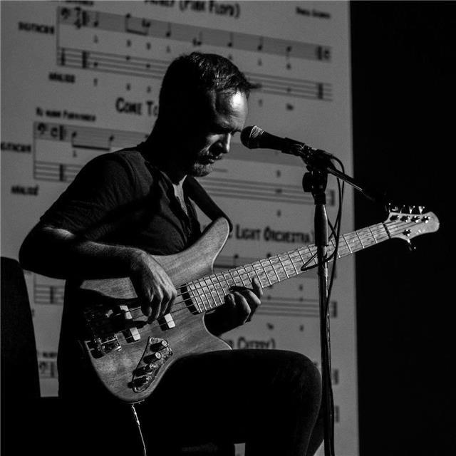 Clases de Bajo eléctrico Online para todos los niveles y estilos musicales