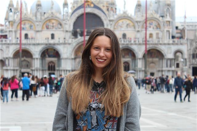 Estudiante de 22 años con experiencia se ofrece para dar clases de apoyo escolar en bilbao