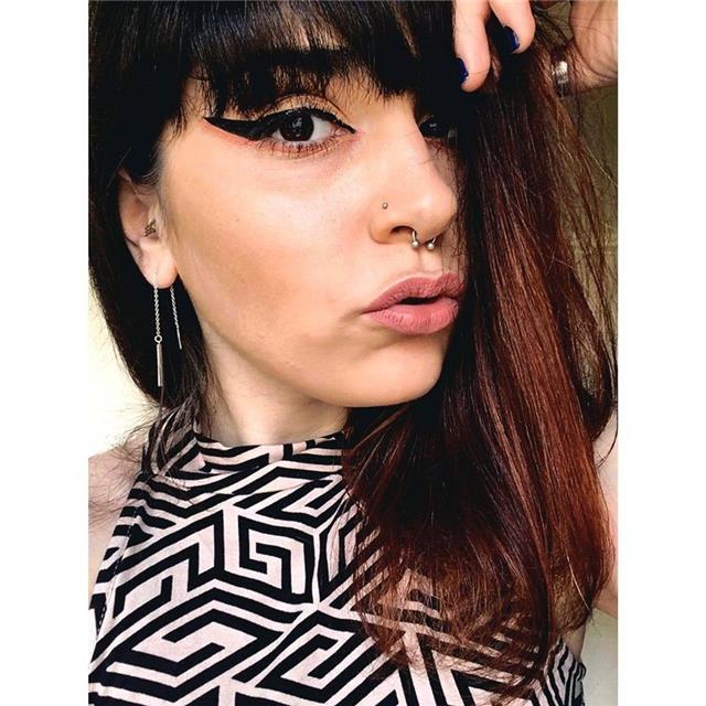 Doy clases económicas de inglés ya que tengo experiencia en darlas. edtoy en mi último año de filología inglesa en la usal. tengo amplia experiencia